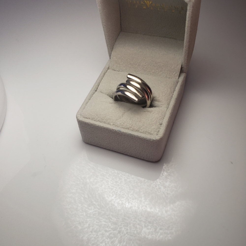 Ring - Picture 5 of 6